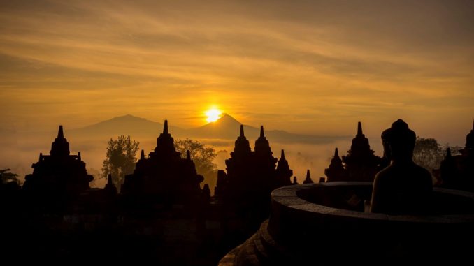 WISATA : Foto sunrise dari puncak Candi Borobudur Magelang (Foto:Internet)