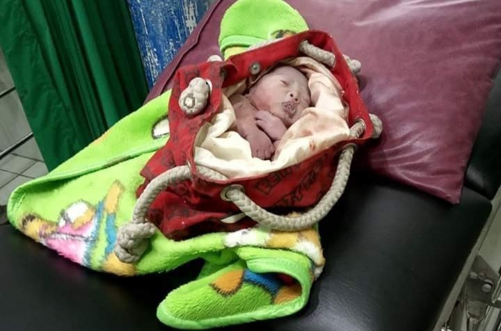 Bayi Dimasukkan Dalam Tas Lalu Dibuang Ibunya