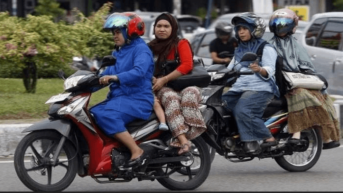 EMAK-EMAK: Berbelok tanpa dibarengi lampu sein dedenda Rp 500 ribu. (Foto: Internet)