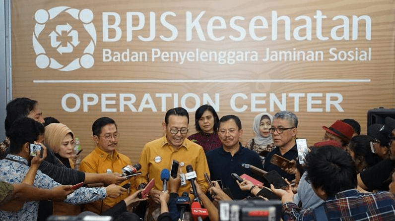 WAWANCARA :Direktur Utama BPJS Kesehatan Fachmi Idris dan Menteri Kesehatan Terawan melakukan wawancara terkait defisit BPJS Kesehatan di Kantor Pusat BPJS Kesehatan, Jakarta belum lama ini. (Foto: Internet)