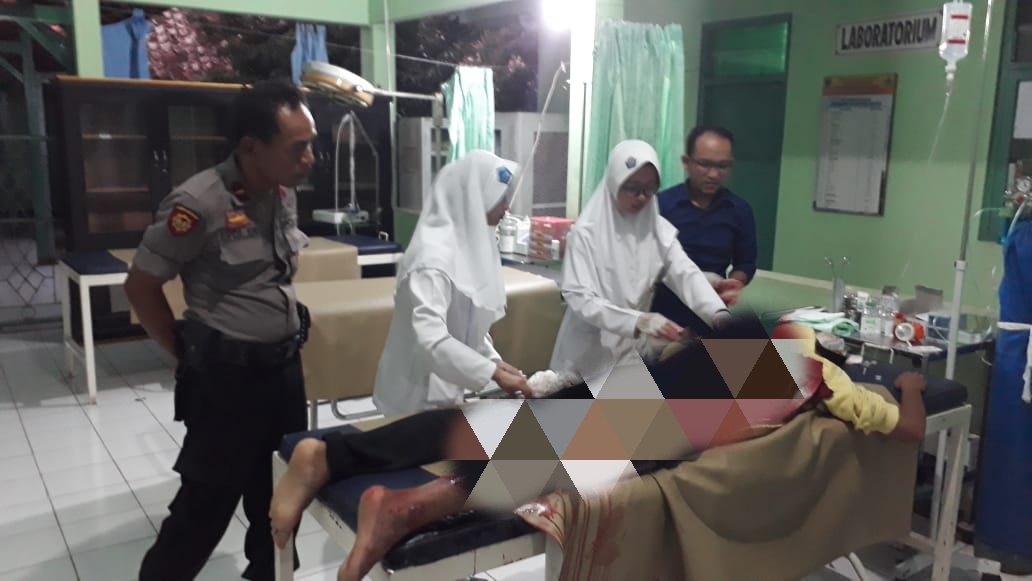 NEWS: Petugas Polsek Salaman saat meninjau korban tawiran pelajar di RSUD Tidar Kota Magelang (15/1/2020)-(Foto:Istimewa)