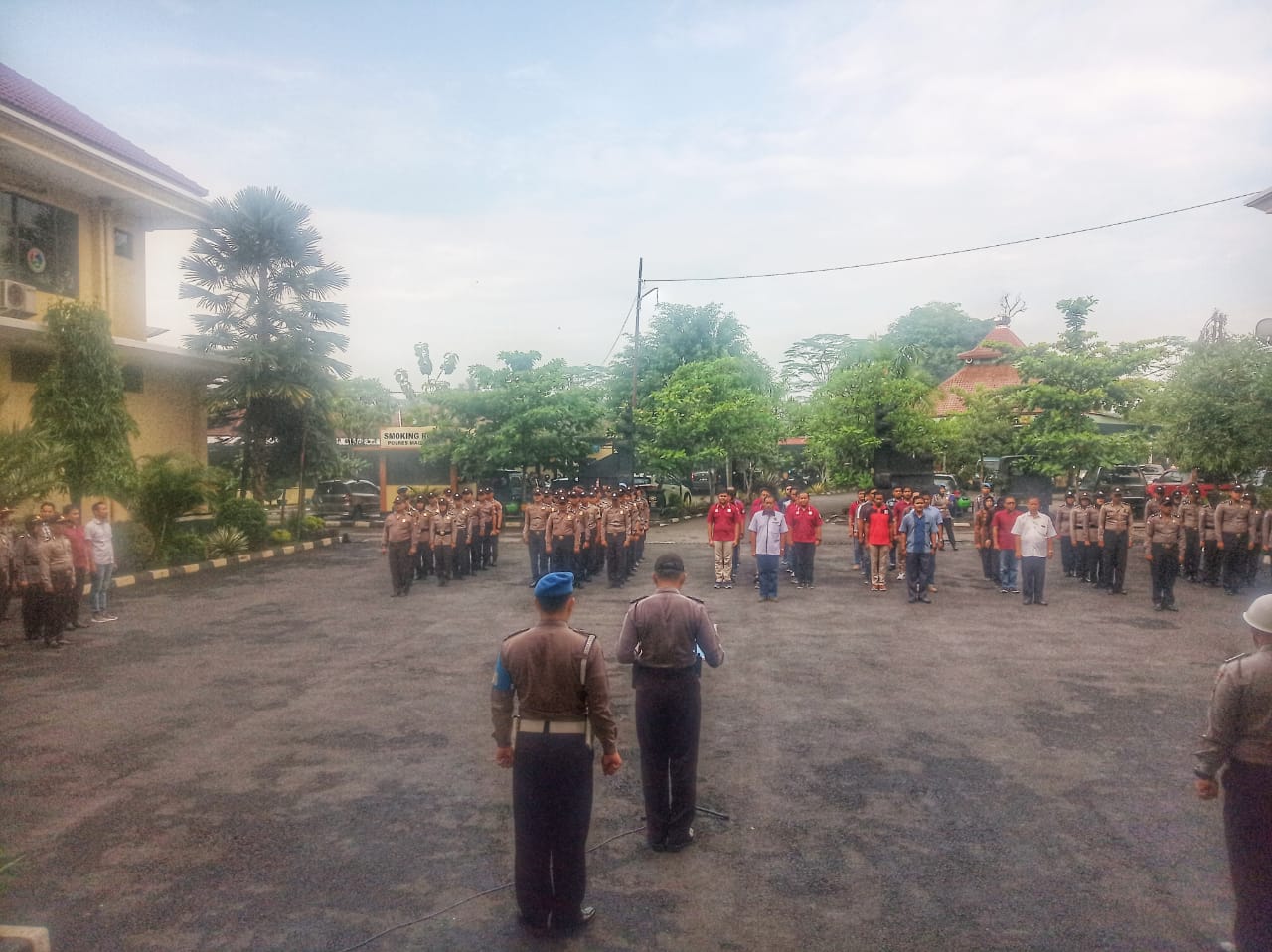 NEWS: Apel pagi di Polres Magelang bikin adem dengan lantunan sholawat (23/1/2020)-(Foto: bsn)