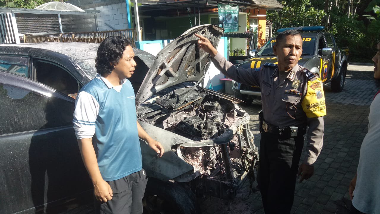 Sebuah Mobil di Mungkid Diduga Dibakar Orang Tidak Dikenal