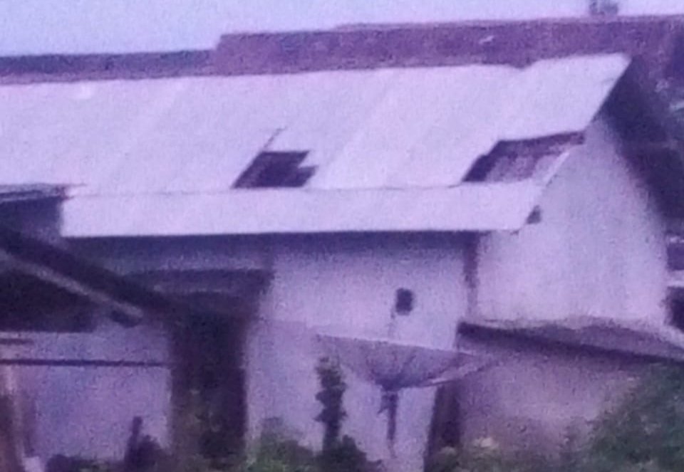 BREAKING NEWS : Puting Beliung Rusak Rumah rumah di Pakis