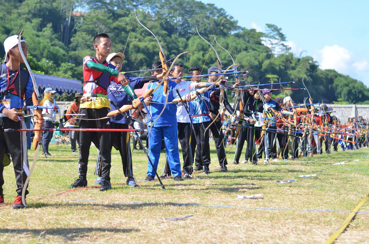 Milad ke 13 SMP M Plus Gunungpring Berlangsung Meriah