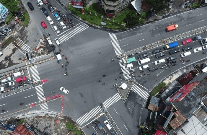 ILUSTRASI : Simpang empat monjali Jogja yang diduga akan hilang terkena proyel tol jogja-solo (Foto: internet)