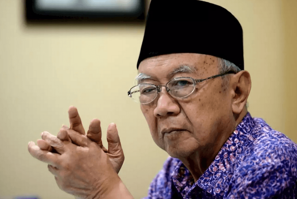 MENURUN: Kondisi kesehatan Pengasuh Ponpes Tebuireng Jombang, KH Gus Sholah, dikabarkan kritis, Minggu (2/2). (Foto: Internet)