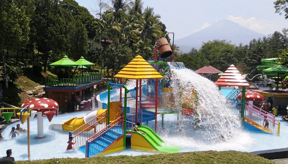 BASAH: Wahana mainan air di Taman Kyai Langgeng Magelang. (Foto: Istimewa)