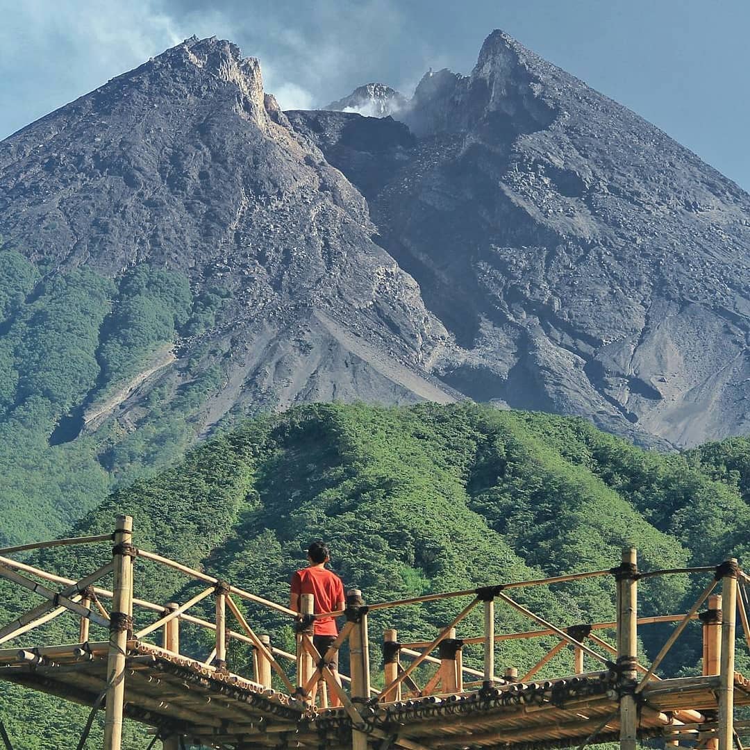 ILUSTRASI : Gunung Merapi dari klangon sleman (Foto: Internet)