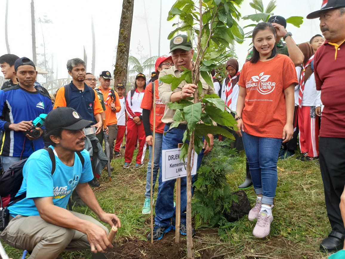 NEWS: Simbolis penanaman pohon di Grenden Pakis Magelang (2/2/2020)-(Foto: Istimewa)