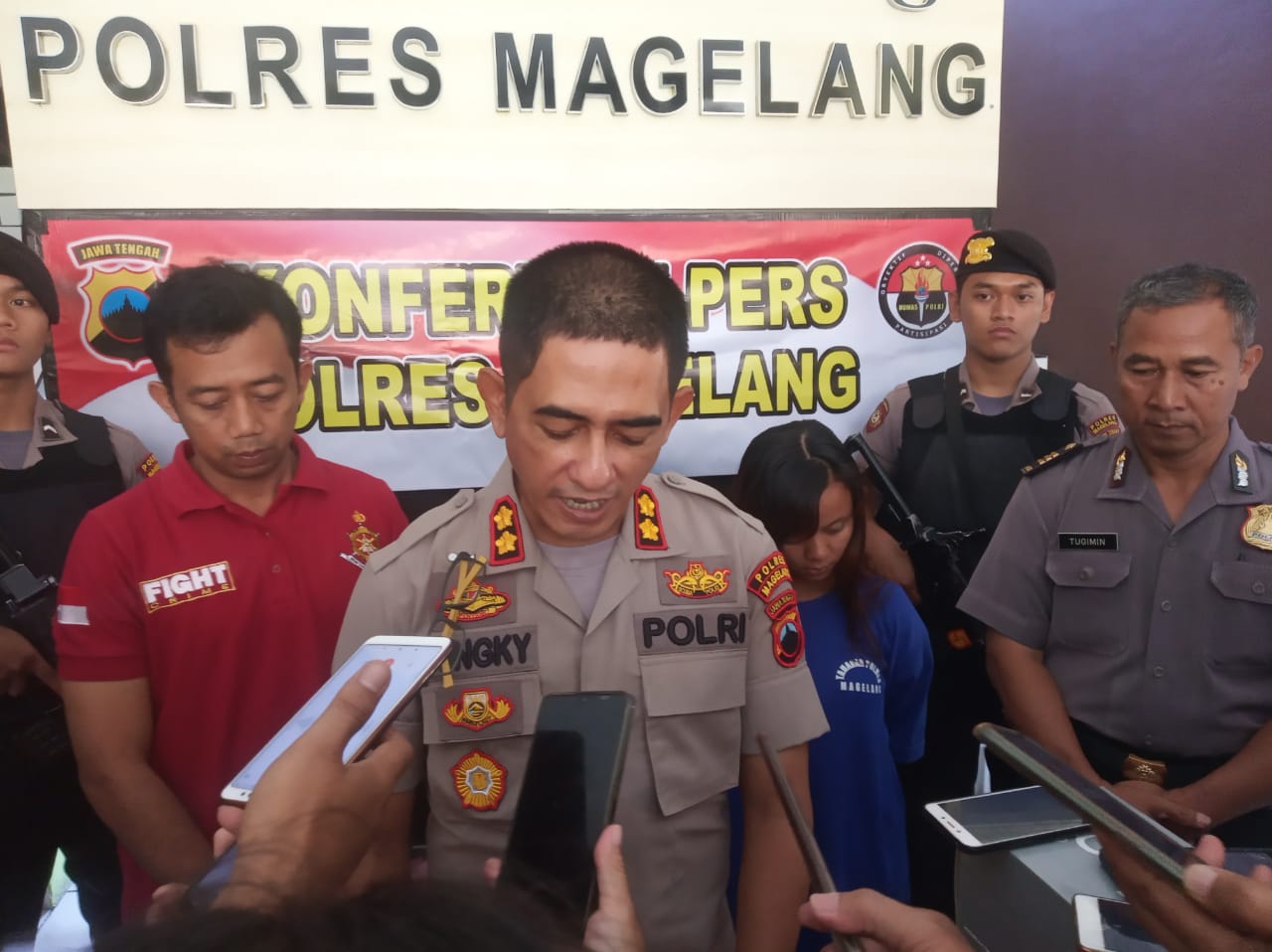 NEWS: Kapolres Magelang AKBP Pungky Bhuana Santoso tegas akan buru tiga emak emak pelaku pencurian di Artos Mall (3/2/2020)-(foto: bsn)