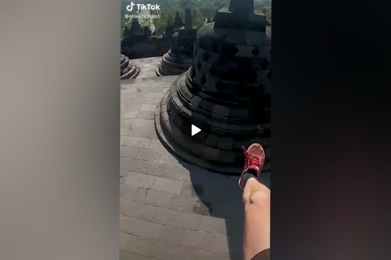 NEWS: Aksi parkour menginjak injak stupa candi borobudur magelang (Foto: SS Video)