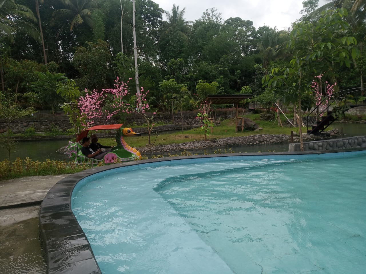 NEWS: Selain kolam ombak terdapat kolam water byur dan bebek bebekan di Wisata Herbal Legok Sari (5/2/2020)-(Foto: bsn)