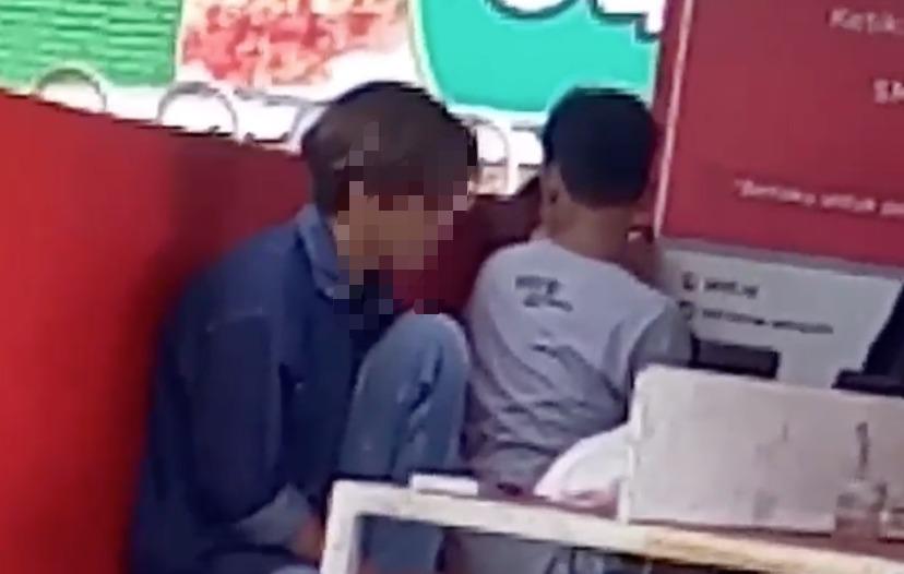 Full Video : Remaja di Magelang Santuy Berbuat Asusila di Tempat Umum