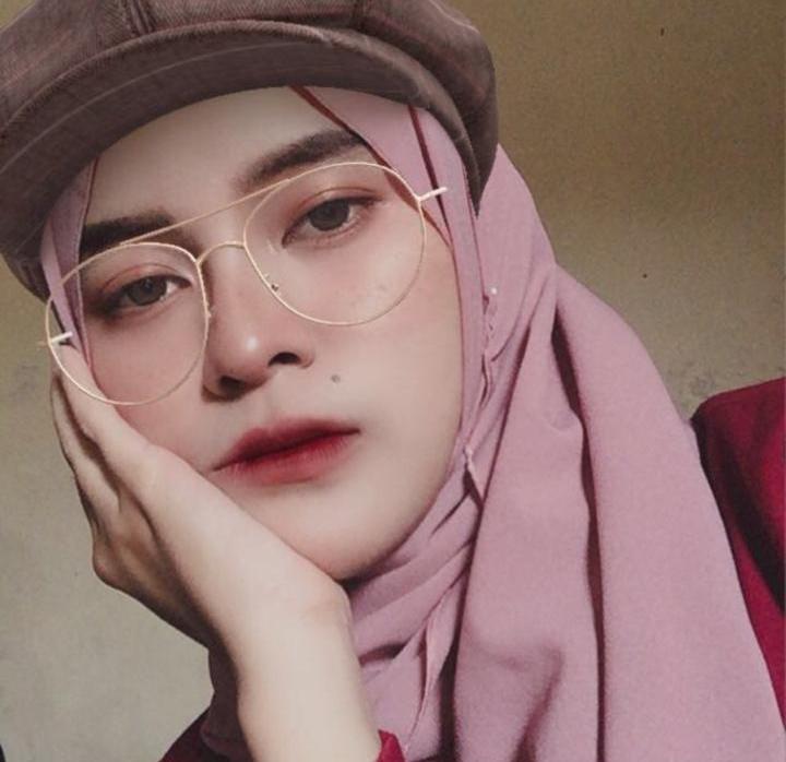 NEWS: Mahasiswi cantik asal Salam ini dikabarkan hilang dan belum diketemukan (13/2/2020)-(Foto: Dok Keluarga)