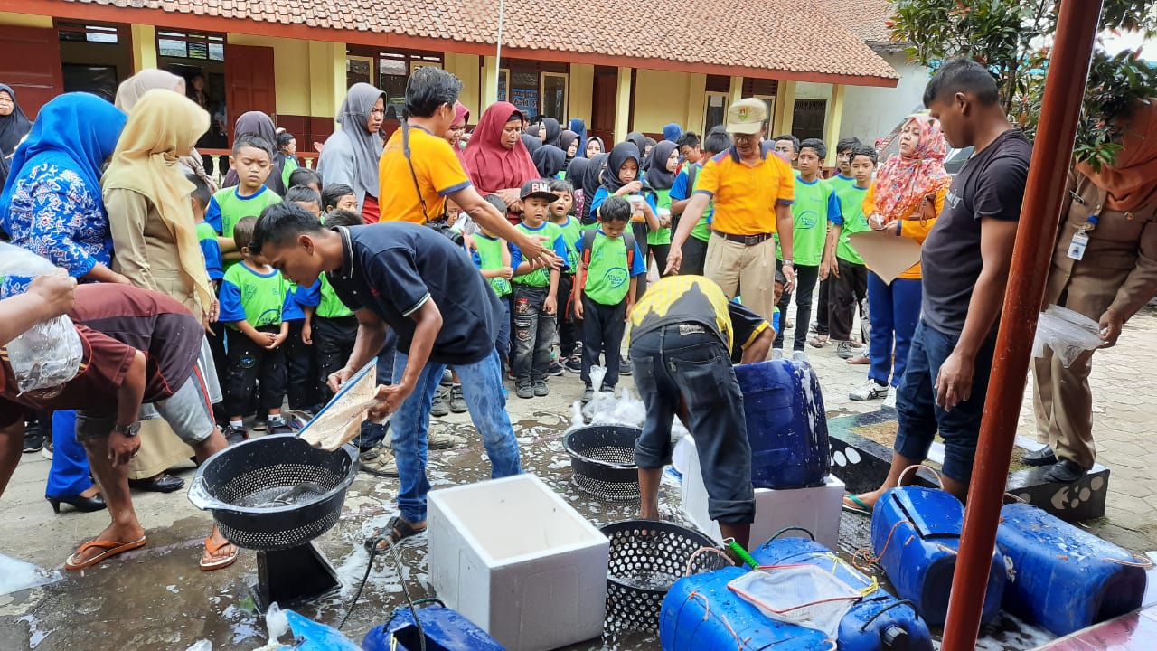 NEWS: Pasar Ikan Murah saat digelar di wilayah Ngablak (18/2/2020)-(Foto: istimewa)