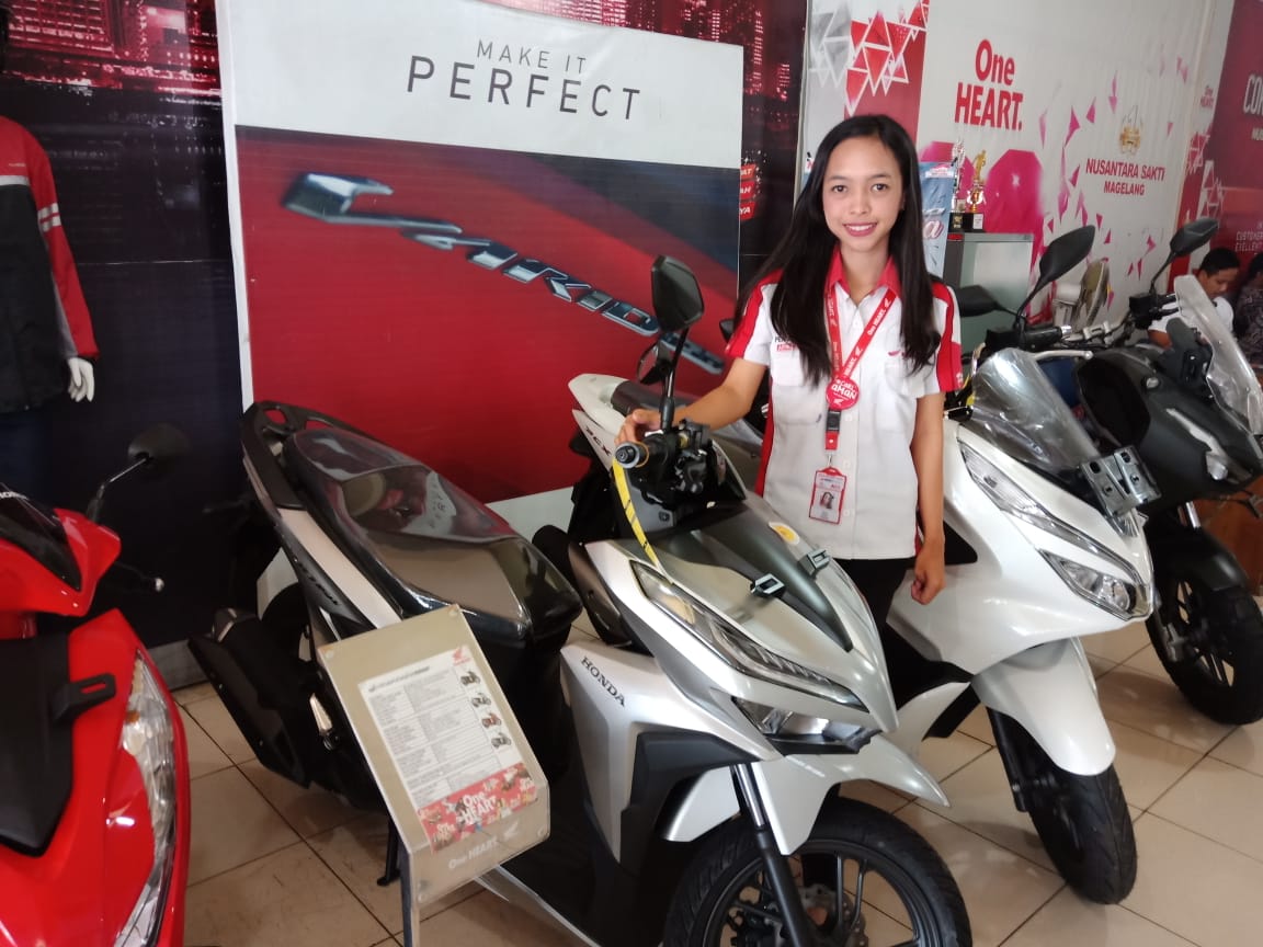 ANDALAN: Sepeda motor Honda jenis stuker matik (skutik) menyumbang 80 persen dari total keseluruhan penjualan kendaraan di Magelang. (Foto: Miftakhul Hayu Jatiningtias)