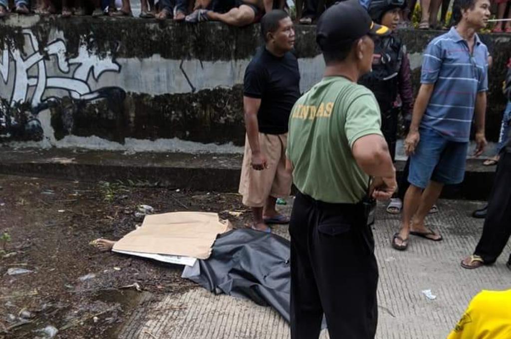 MENINGGAL: Salah satu dari tiga korban tenggelam di Underpass Kulur Temon, Kulonprogo, Sabtu sore (22/2). (Foto: Istimewa)
