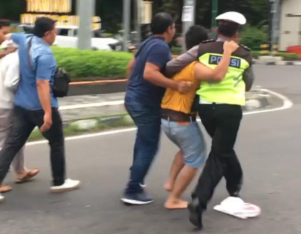 NEWS: Pelaku pencurian dengan pemberatan di sebuah ATM diamankan polisi dan warga di Denggung Sleman (27/2/2020)-(Foto-Istimewa)