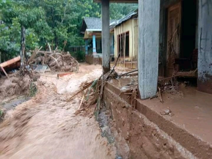 NEWS:Banjir Bandang terjadi di di wilayah Bandongan (29/2/2020)-(Foto: Istimewa)