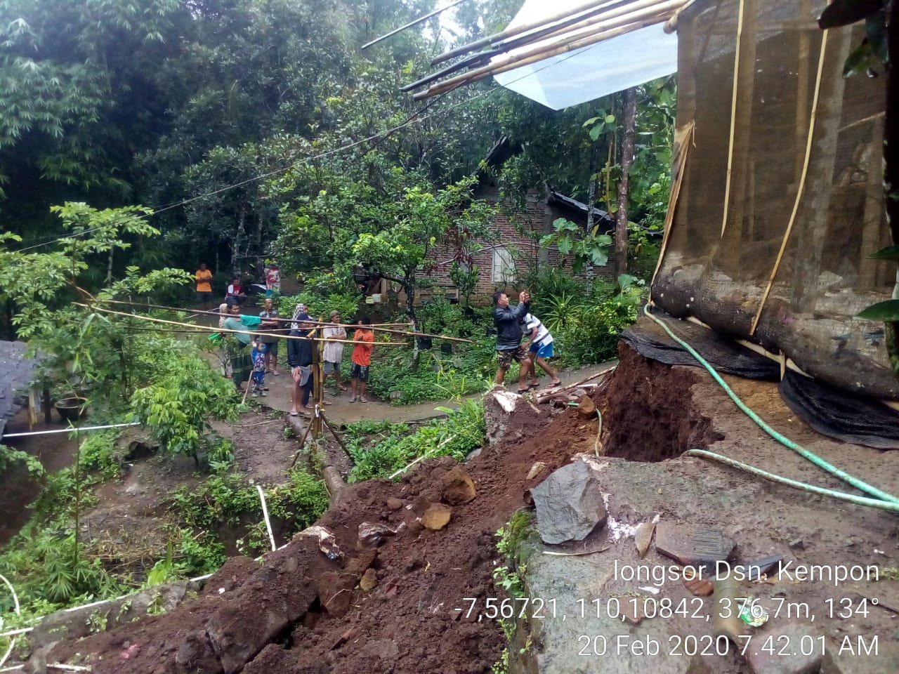 Lagi, Longsor Terjadi di Salaman Pagi Ini