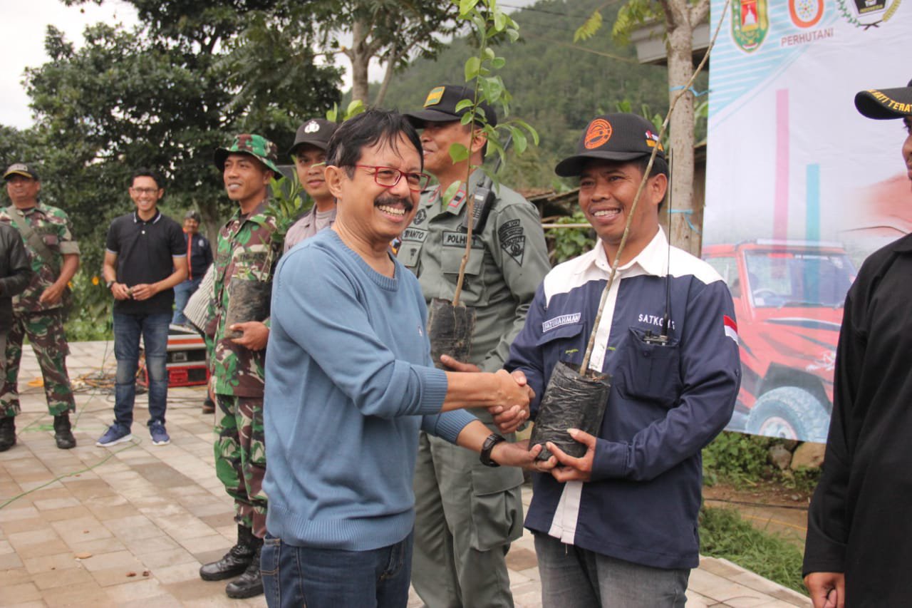 Wartawan Magelang Gelar Penanaman Pohon dan Pelepasan Burung di Telomoyo