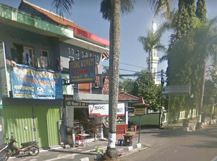 NEWS: Deretan Kios Kios sebelah Masji An-Nur Sawitan Kota Mungkid Magelang (Foto: GMap)
