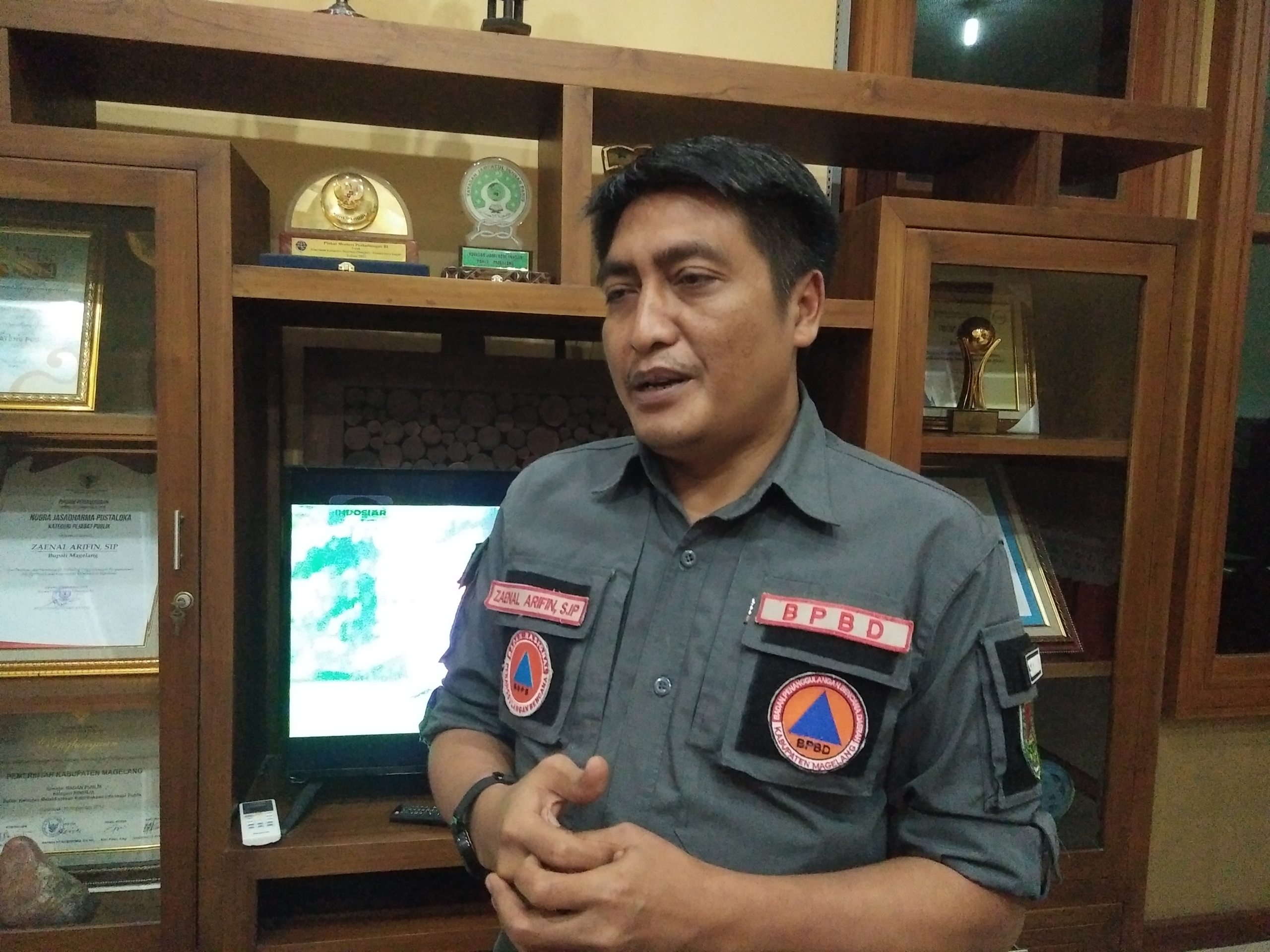 NEWS: Bupati Magelang utamakan keselamatan warga terdampak tanah bergerak di Salaman (12/3/2020)-(Foto: Istimewa)