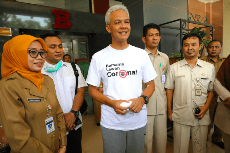 Gubernur Ganjar seusai menjalani tes kesehatan di RSUD Tugurejo, Senin (16/3). (Foto: Humas Pemprov Jateng)