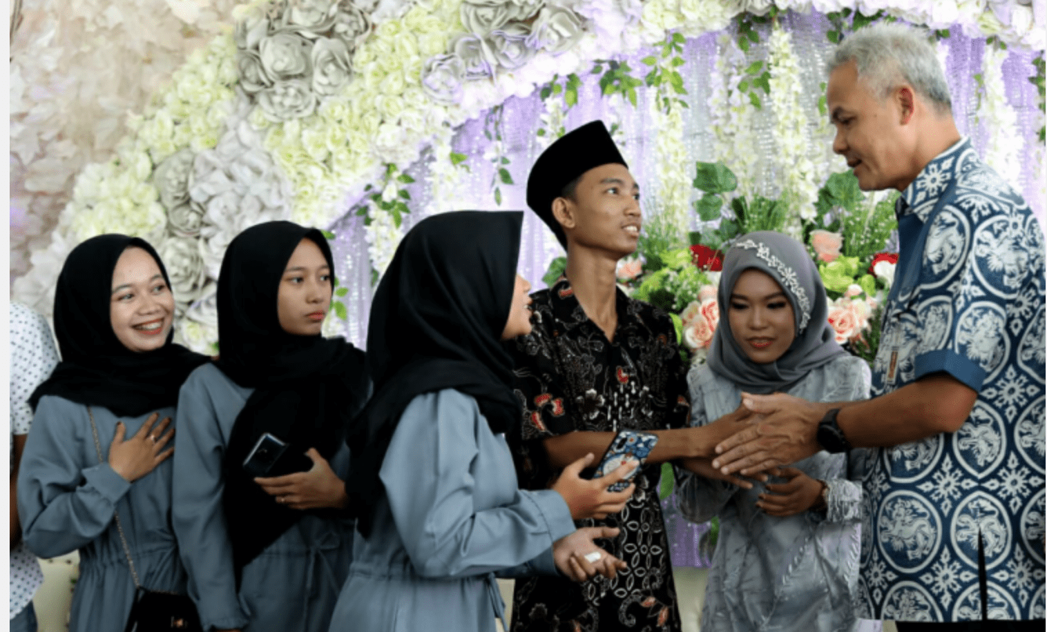 Pasangan Ini Terkejut Pernikahannya Dihadiri Ganjar Pranowo
