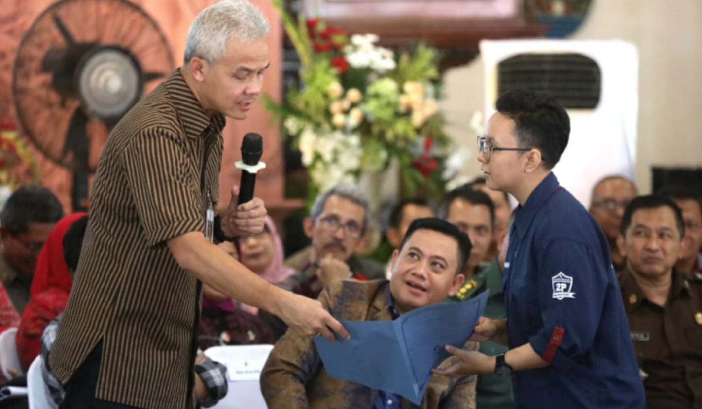 NEWS: Anak muda ini pamer website anti bullying kepada Ganjar Pranowo (11/3/2020)-(Foto: Ihr)