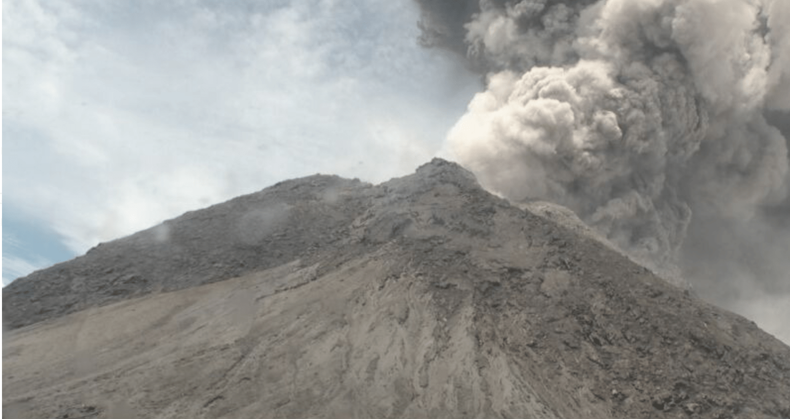 BREAKING NEWS : Merapi Erupsi ke Arah Magelang