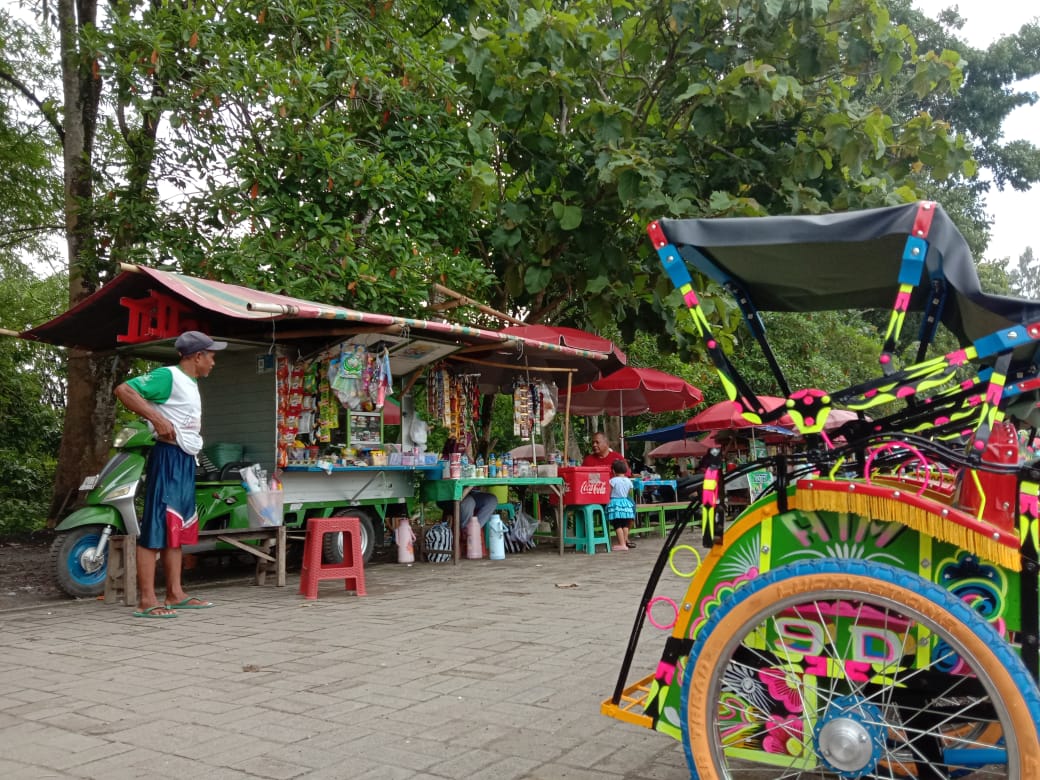 NEWS: Pedagang kaki lima lapangan soerpadi sawitan (Foto: Istimewa)