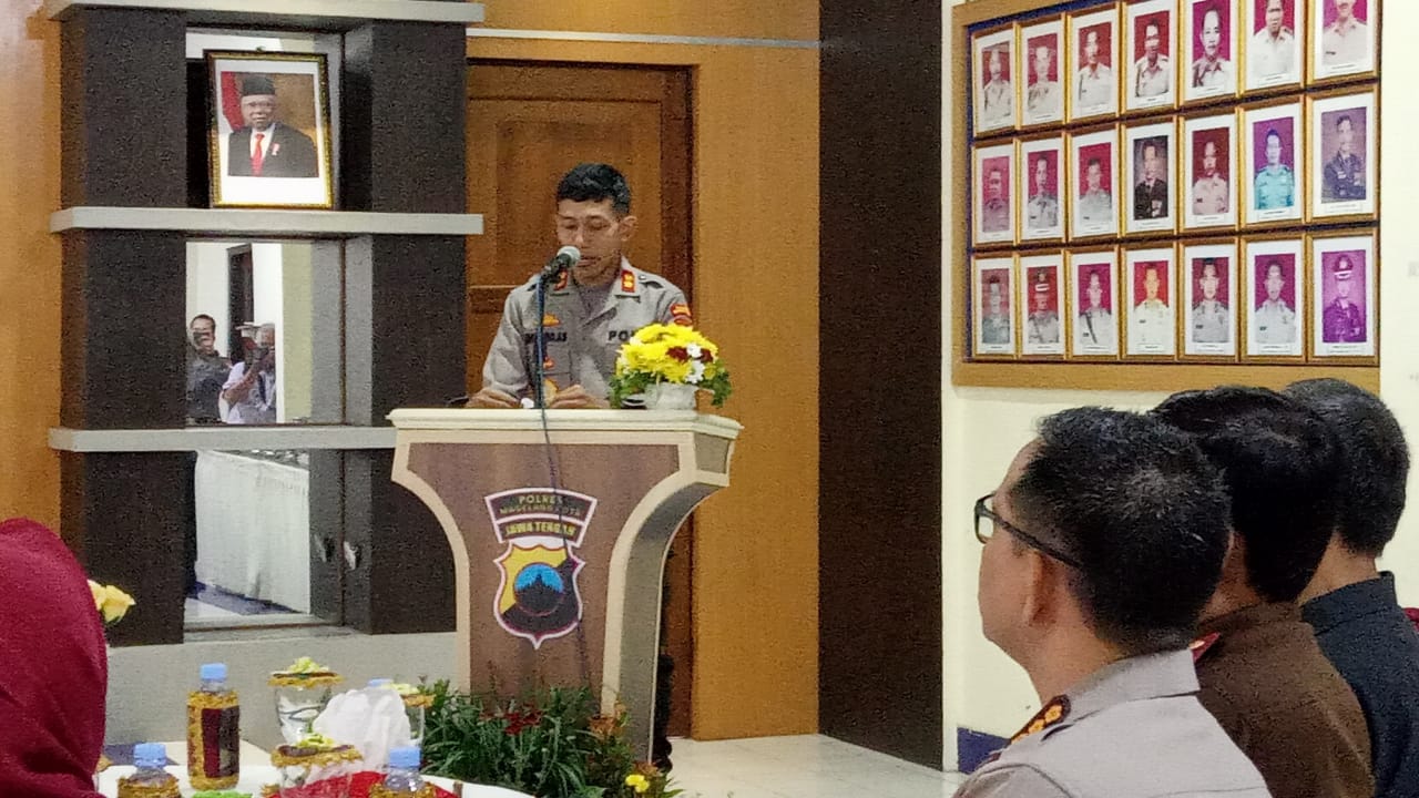 NEWS: Kapolres Magelang Kota saat memberikan sambutan dalam acara zona intergritas bebas korupsi (12/3/2020)-(Foto: CR1)