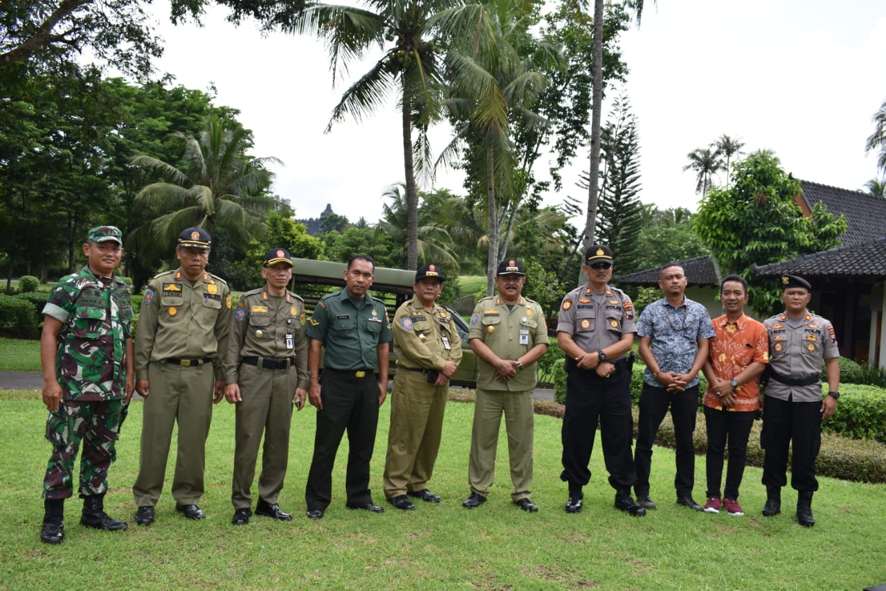 NEWS: Satpol PP Jawa Tengah bersama Satpol Kabupaten Magelang dan Polres Magelang saat datang ke kawasan Candi Borobudur (19/3/2020)-(Foto: Istimewa)