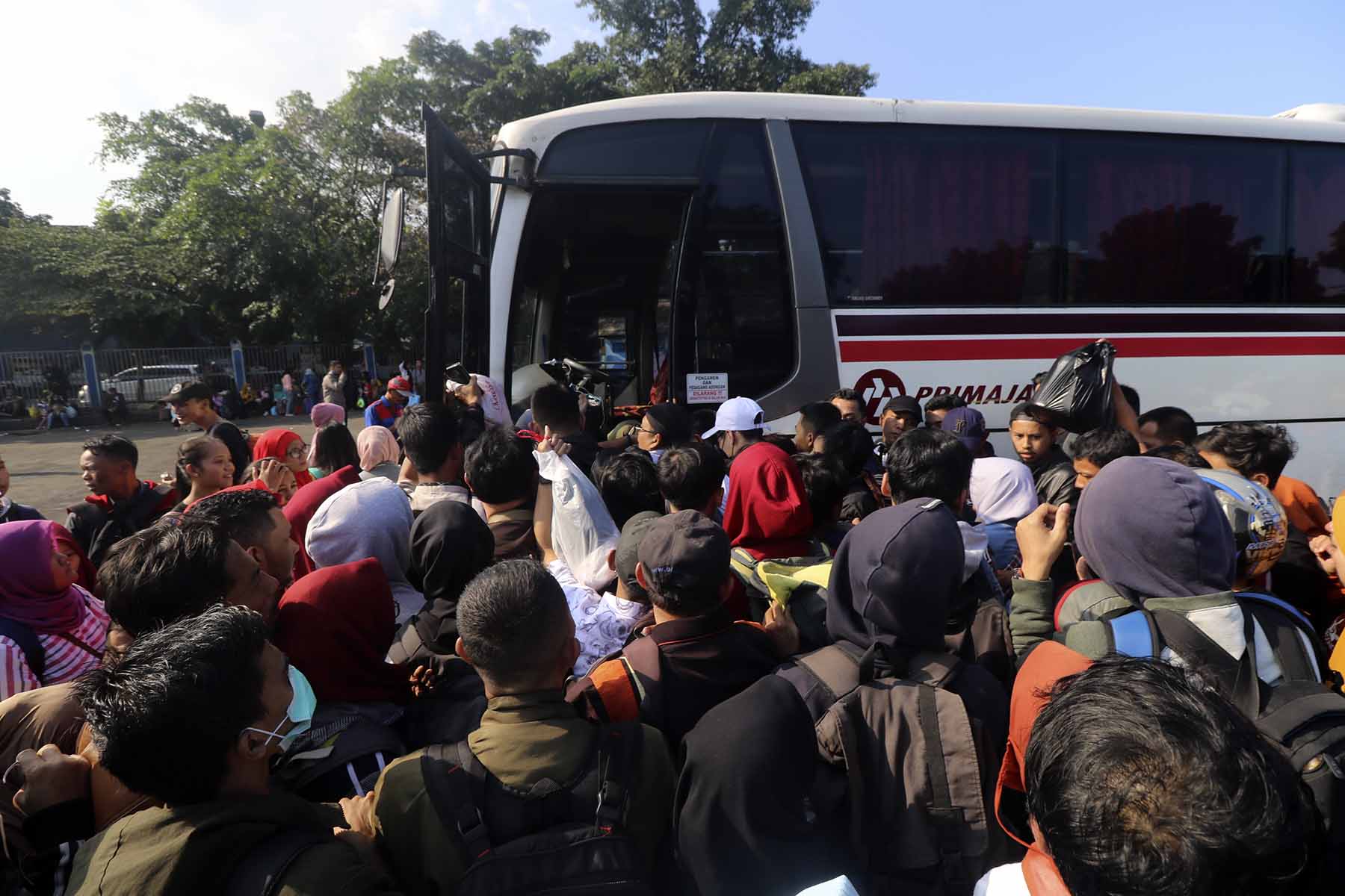 ILUSTRASI: Pemudik sudah sampai di kampung halaman (Foto: Internet)