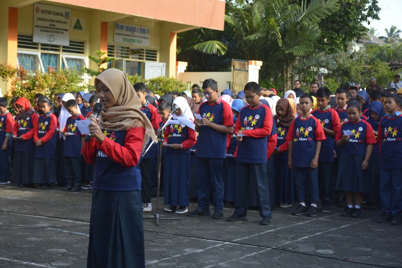 NEWS: Dipimpin Ketua OSIS SMP N 1 Turi, para siswa deklarasi move on paska tragedi susur sungai (2/3/2020)-(Foto-Istimewa)