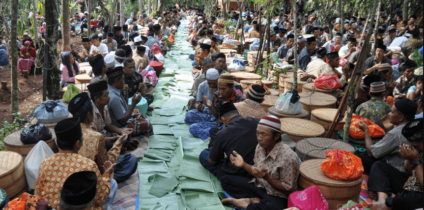 ILUSTRASI : Tradisi adat budaya Nyadran atau sadranan sering dilakukan sebelum bulan puasa (Foto: Internet)