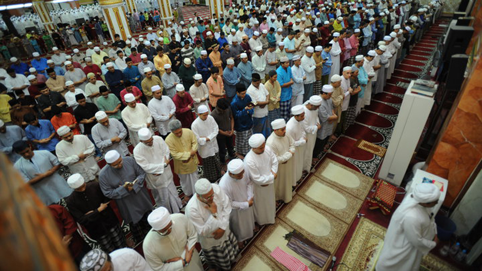 ILUSTRASI; Tampak foto shalat jamaah di sebuah Masjid oleh umat musim (Foto: Internet)