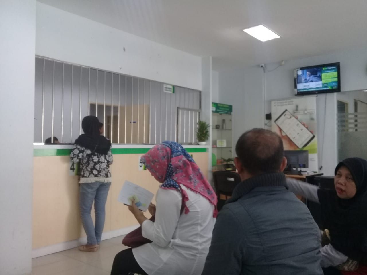 ILUSTRASI: Warga mulai gadaikan barang berharganya di tengah wabah virus corona (20/4/2020)-(Foto: Istimewa)