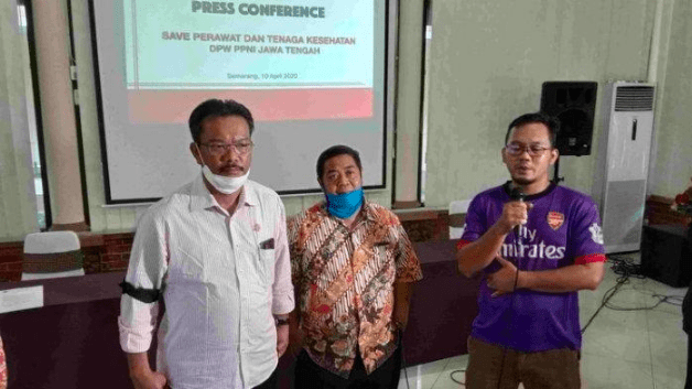 MENYESAL: Warga penolak pemakaman perawat RSUP dr Kariadi terpapar covid-19 menyampaikan permintaan maaf, Jumat (10/4). (Foto: Istimewa)