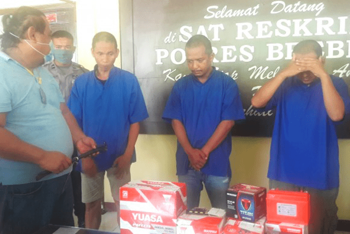 RESIDIVIS: Tiga tersangka pembobolan toko ponsel lintas daerah dibekuk Polres Brebes. (Foto: Istimewa)
