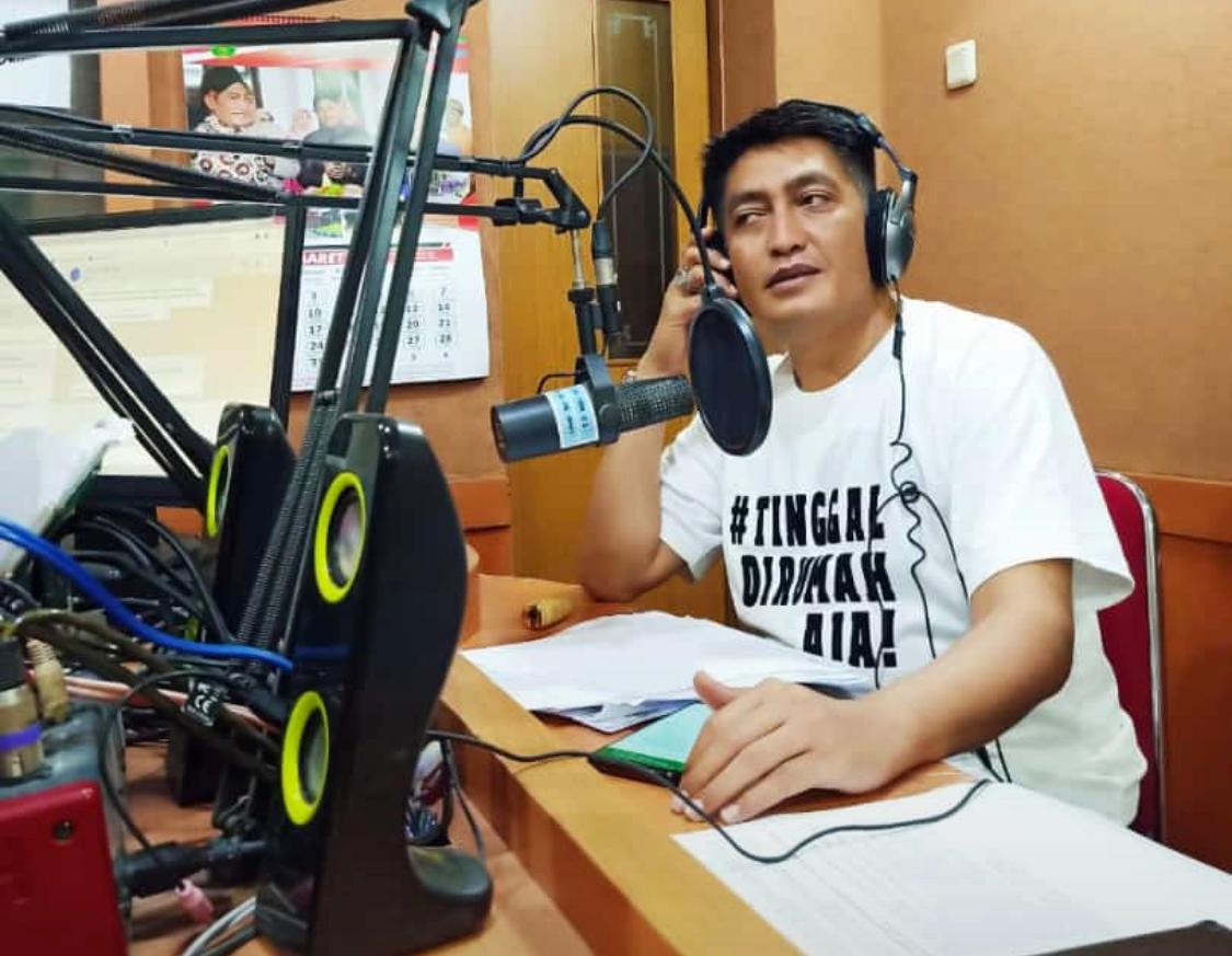 NEWS: Bupati Magelang saat talkshow di Radio Gemilang FM terkait perkmebangan corona di Kabupaten Magelang (1/4/2020)-(Foto: Istimewa)