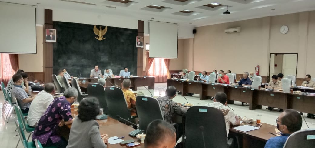 NEWS: Rapat DPRD Kabupaten Magelang bersama pihak Perbankan dan Pembiayaan bahas keringanan angsuran (6/4/2020)-(Foto: istimewa)