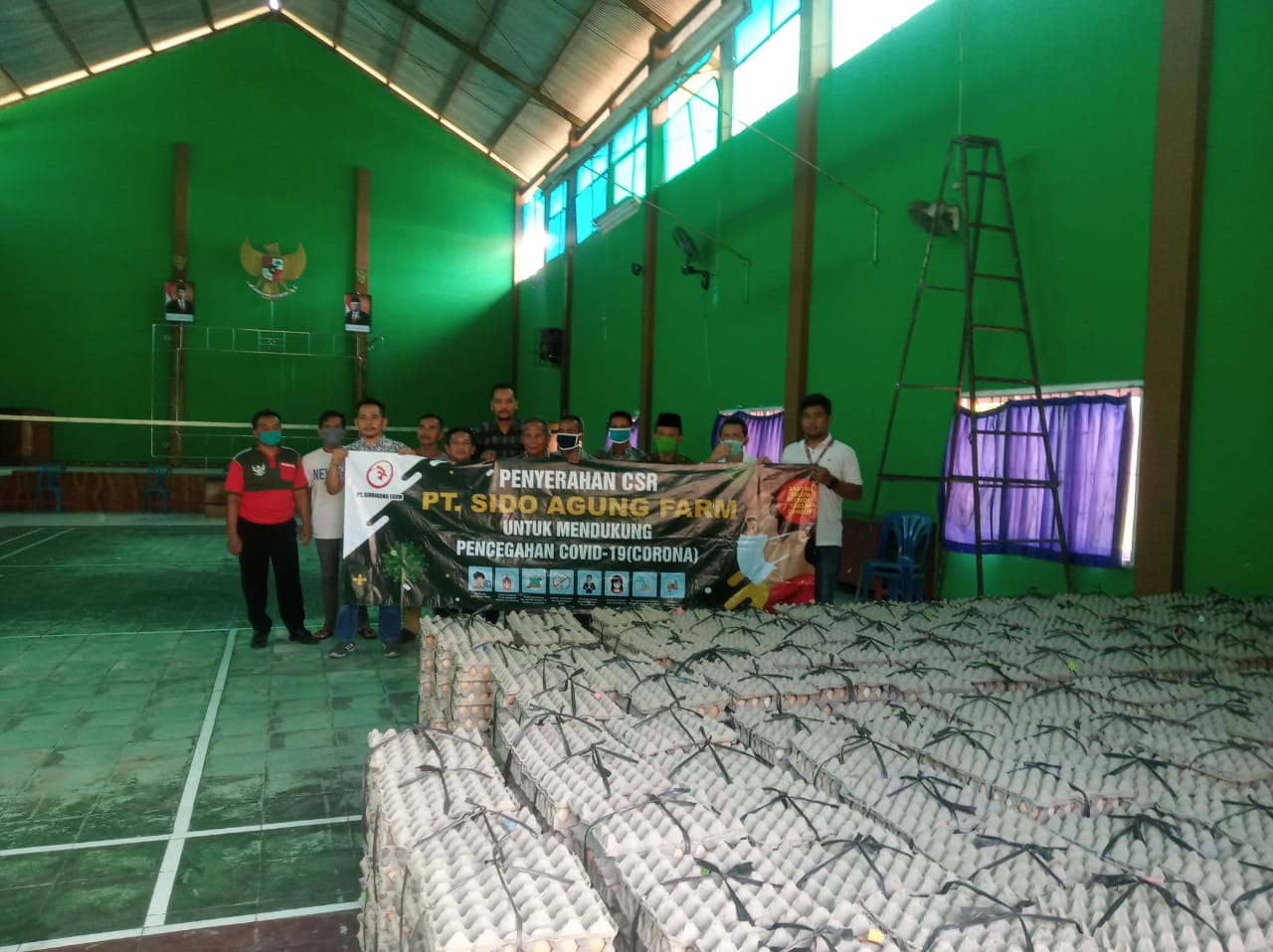 NEWS: Ribuan telur dari PT Sidoagung Farm akan dibagikan warga Desa Sidoagung (9/4/2020)-(Foto: bsn)