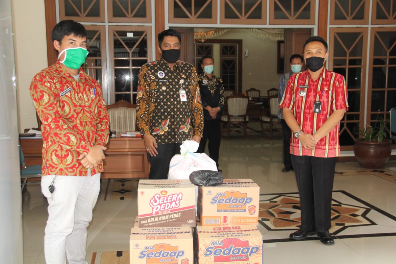NEWS: Beberpa bantuan sembako siap diluncurkan dari Posko Tim Gugus Tugas Percepatan Penanganan Covid-19 Kabupaten Magelang (16/4/2020)-(Foto: Istimewa)