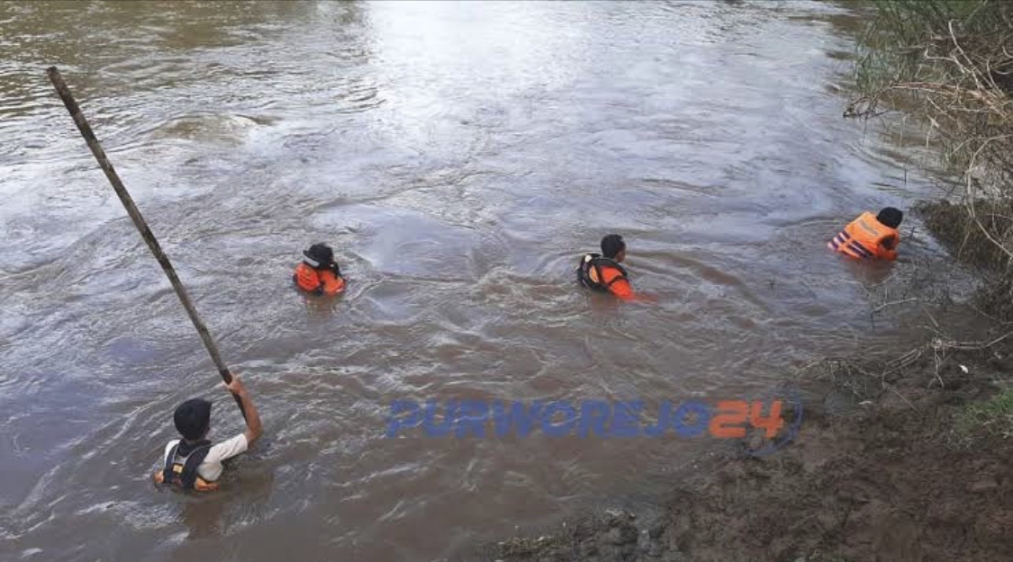 Anak anak Menangis Histeris Lihat Teman Balitanya Terseret Arus Sungai