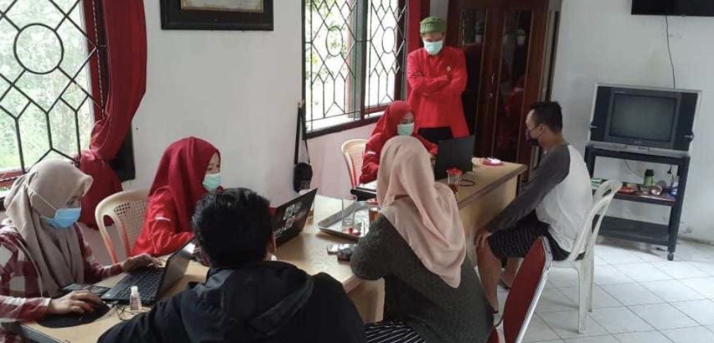 Kesulitan Daftar Kartu Pra Kerja, Datang Saja ke Kantor PDI P Magelang