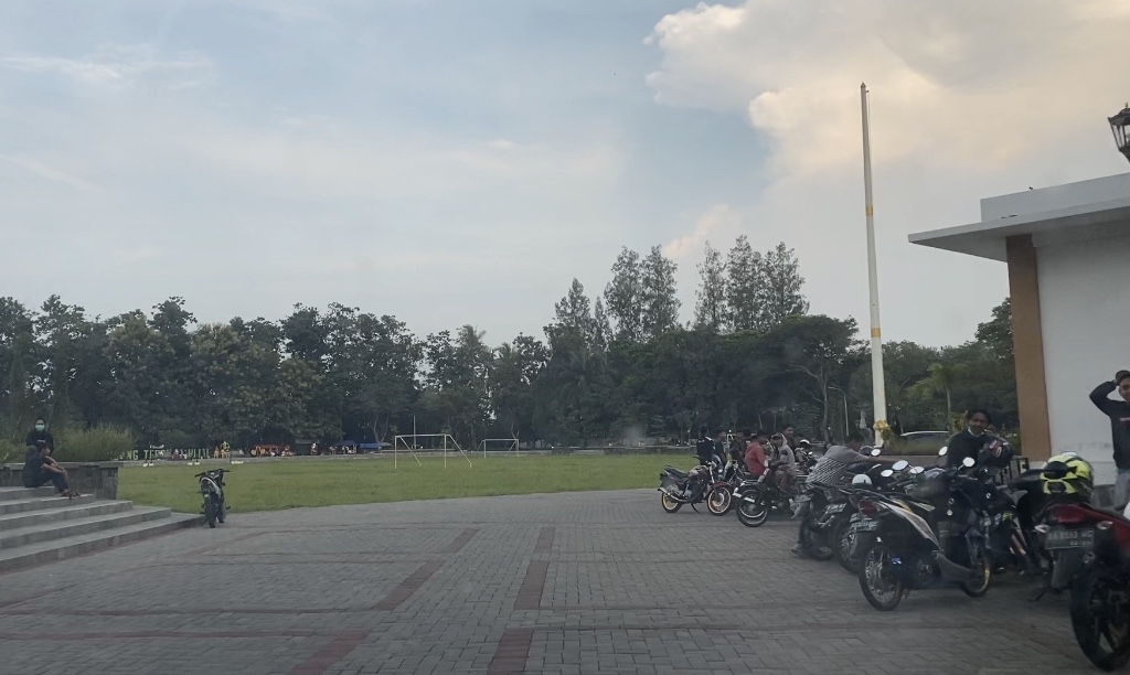 Santuy…Ratusan Warga Berkumpul di Lapangan Drh Soepardi Mungkid