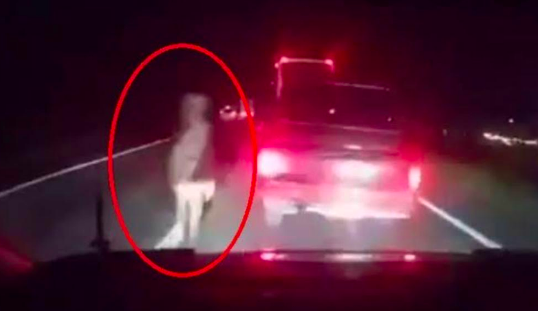 Gambar Ilustrasi penampakan sosok hantu di pinggir jalan. (Sumber: internet)